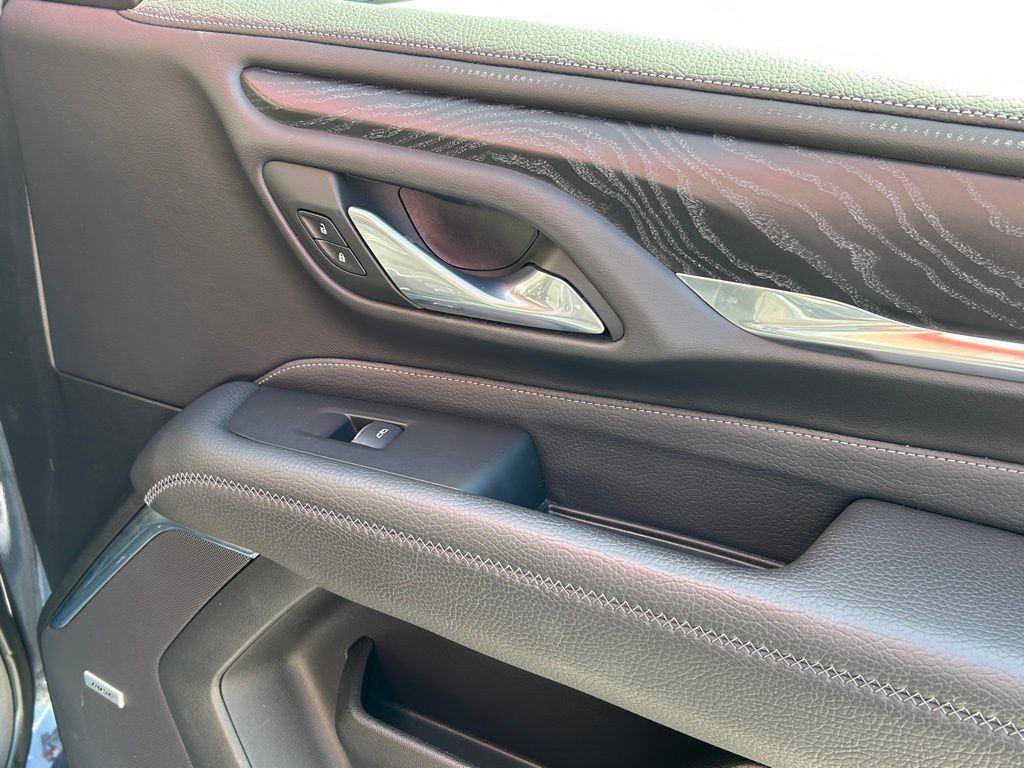 Used 2023 GMC Yukon XL Denali image 16