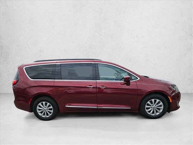 Used 2017 Chrysler Pacifica Touring-L FWD video 4