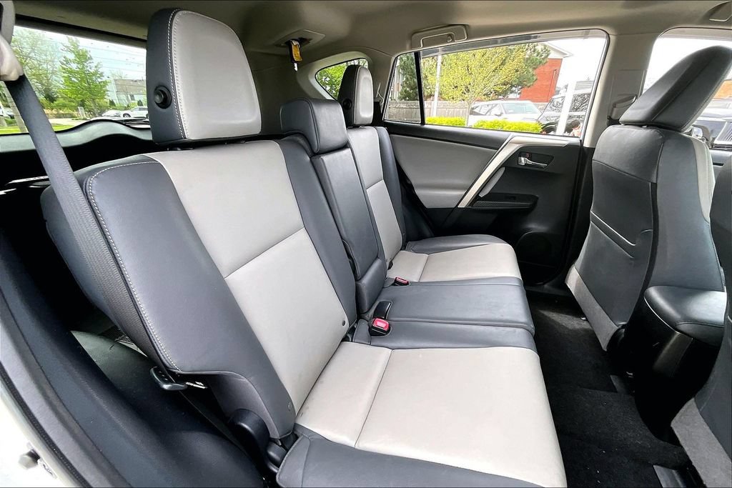 Used 2015 Toyota RAV4 Limited AWD/4WD image 30