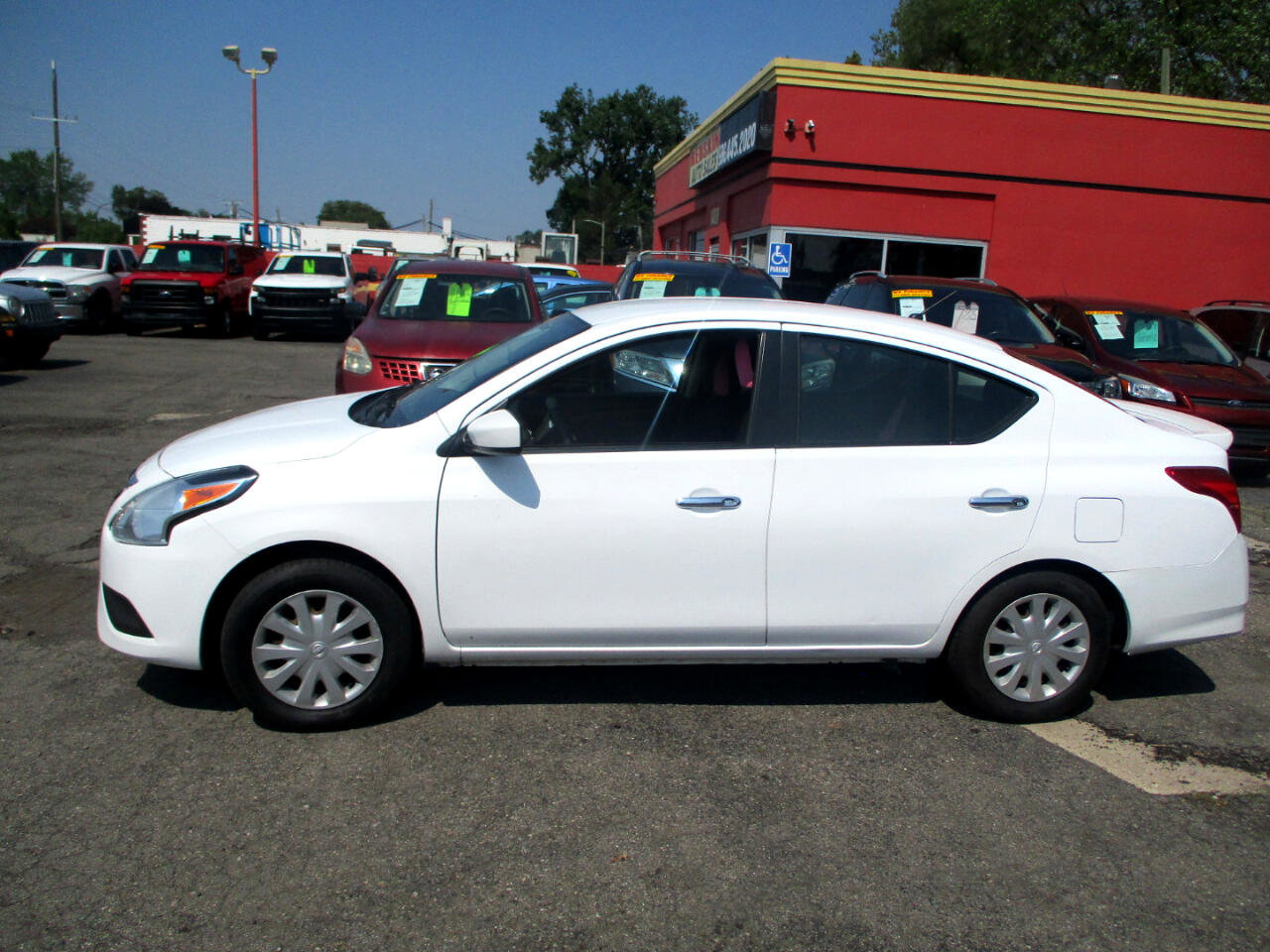 Used 2018 Nissan Versa SV image 4