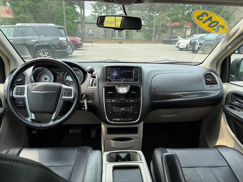 Used 2013 Chrysler Town & Country Touring FWD image 8