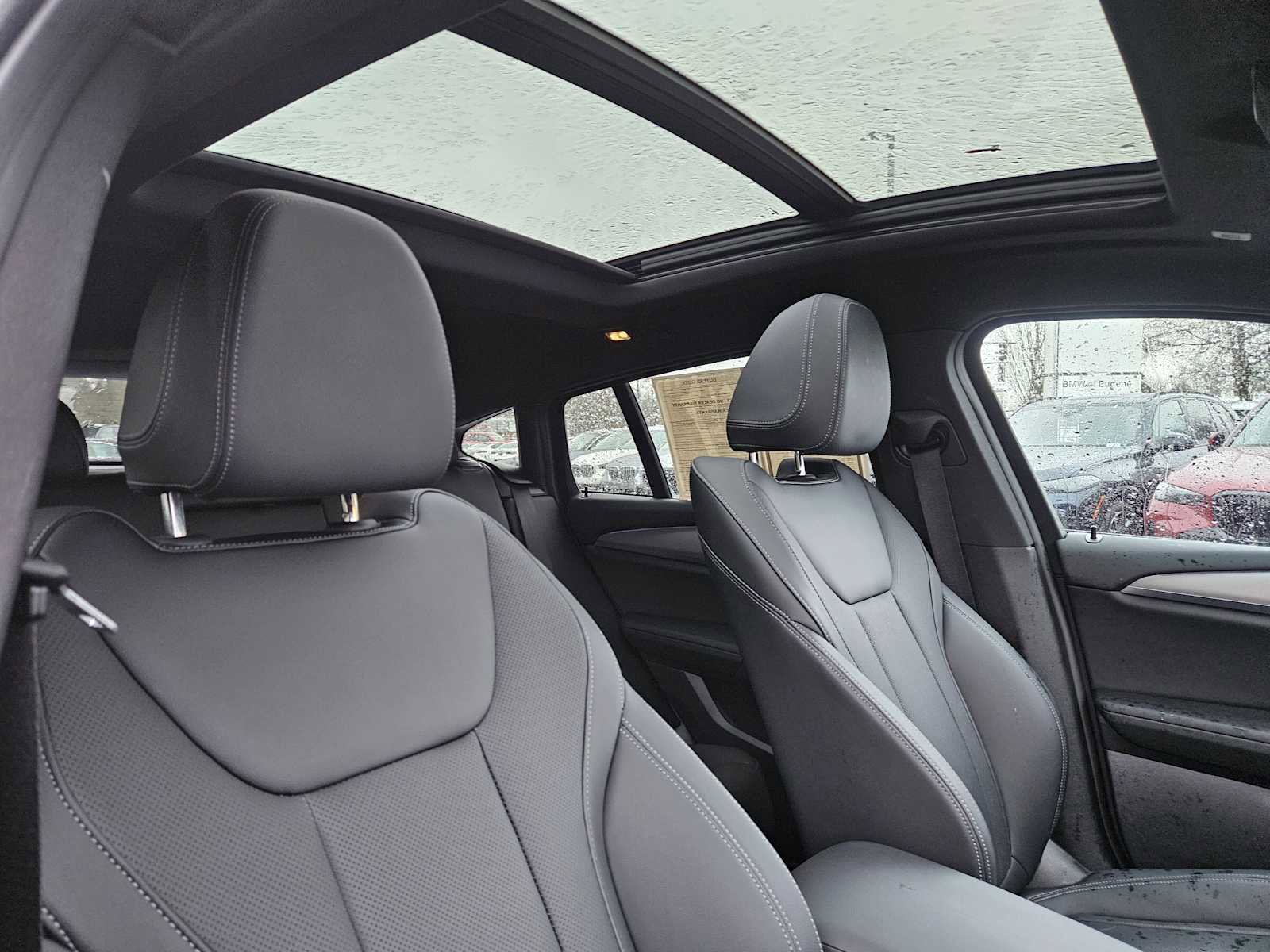 Used 2025 BMW X4 xDrive30i w/ Premium Package image 13