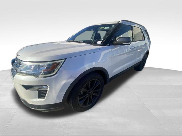 Used 2018 Ford Explorer XLT w/ Equipment Group 202A FWD image 2