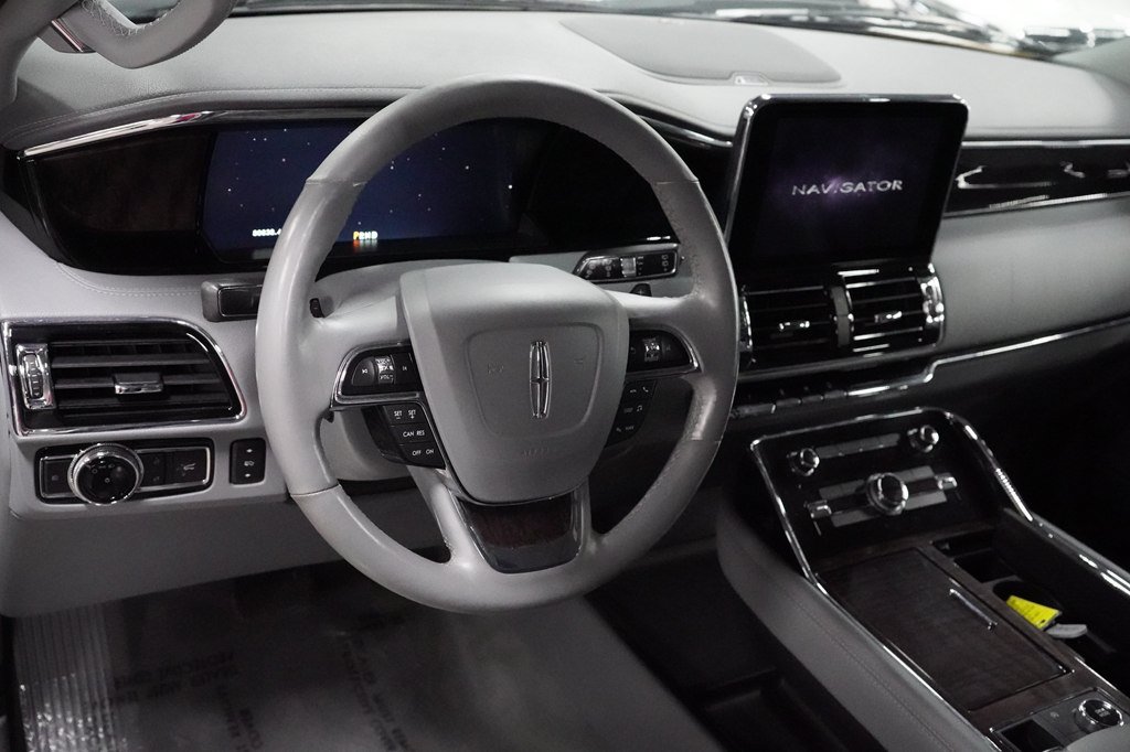 Used 2019 Lincoln Navigator L Select RWD image 10