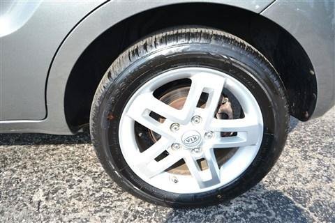 Used 2010 Kia Soul + FWD image 10