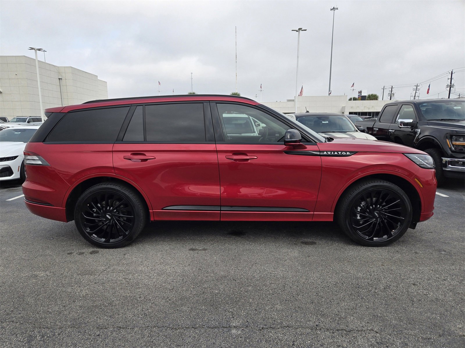 Used 2025 Lincoln Aviator Reserve w/ Equipment Group 201A image 4