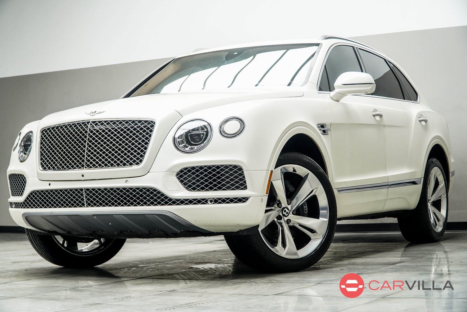 Used 2017 Bentley Bentayga image 1