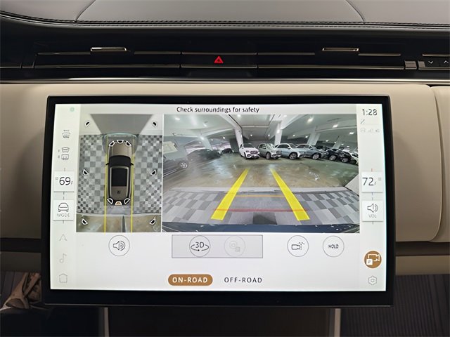 Used 2024 Land Rover Range Rover Long Wheelbase SE image 22