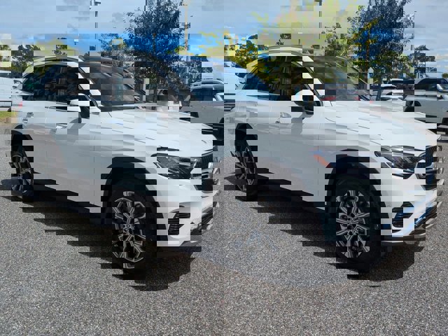 Used 2026 Mercedes-Benz GLC 300 image 2