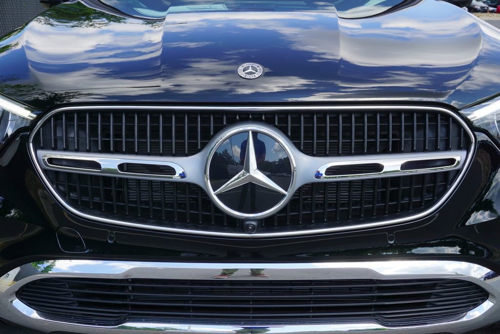 Certified 2025 Mercedes-Benz GLC 300 4MATIC image 9