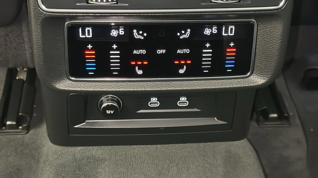Used 2023 Audi Q8 Prestige AWD/4WD image 27