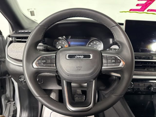 Used 2024 Jeep Compass Latitude image 25