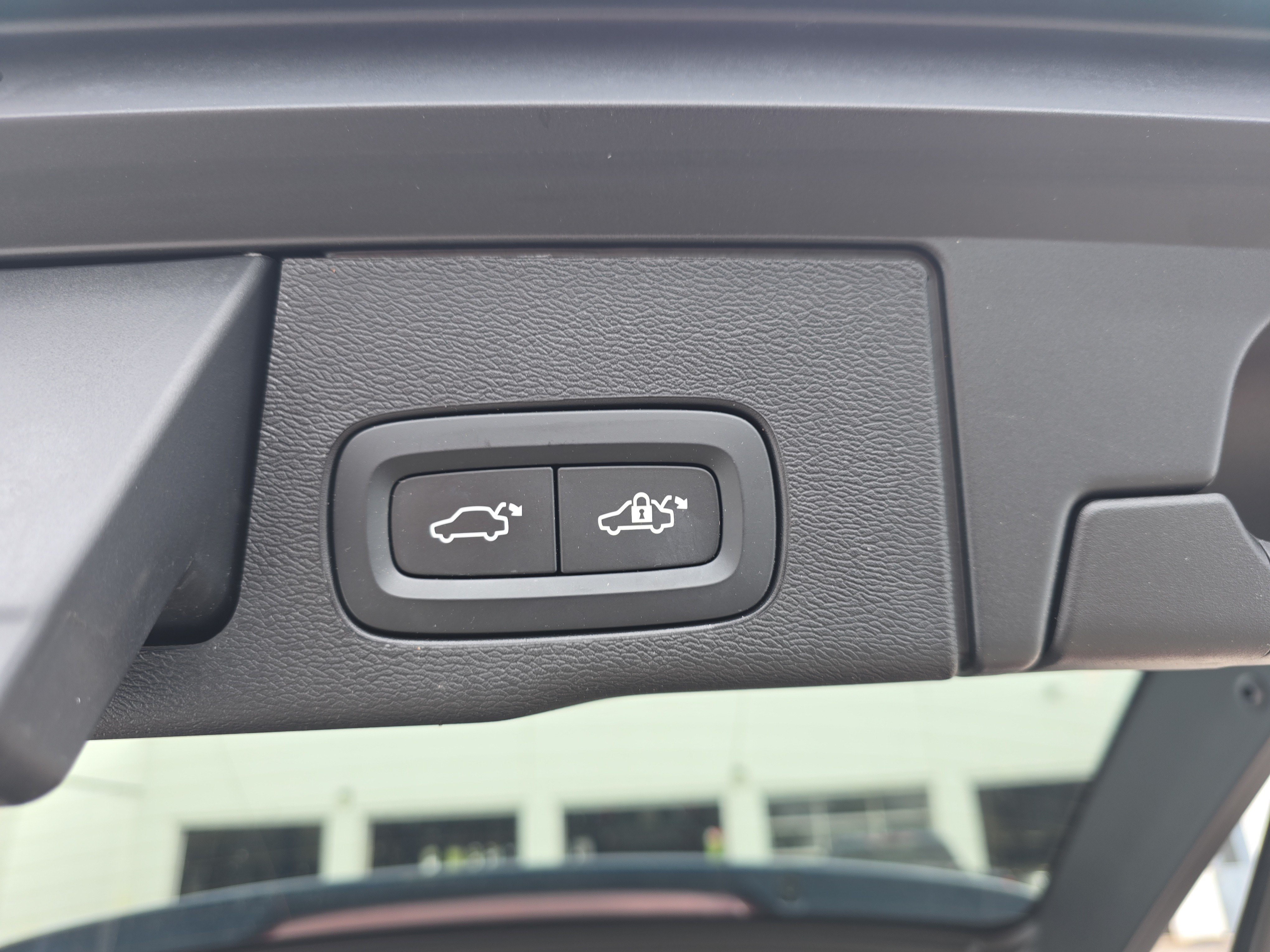 Used 2022 Volvo XC60 B5 Momentum w/ Climate Package AWD/4WD image 7