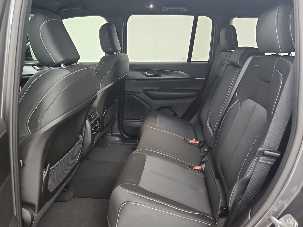 New 2025 Jeep Grand Cherokee Laredo image 30