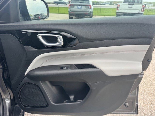 Used 2023 Jeep Compass Limited AWD/4WD image 34