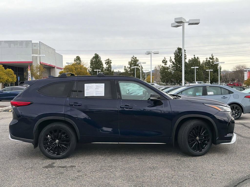 Used 2023 Toyota Highlander XSE image 3