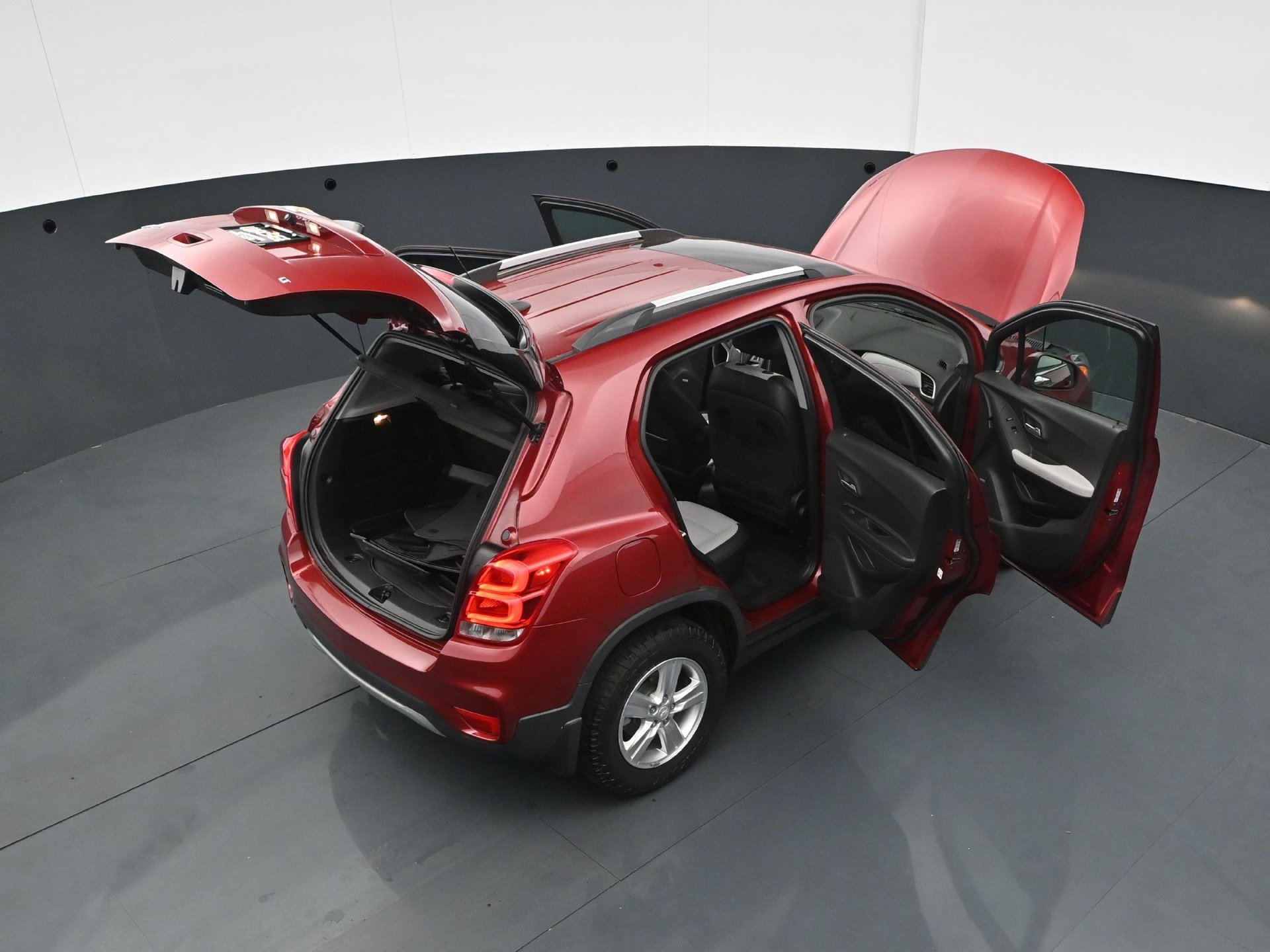 Used 2019 Chevrolet Trax LT w/ Sun & Sound Package AWD/4WD image 42