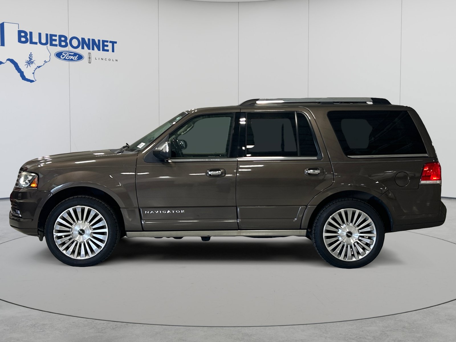 Used 2015 Lincoln Navigator 2WD w/ Equipment Group 101A Reserve image 8