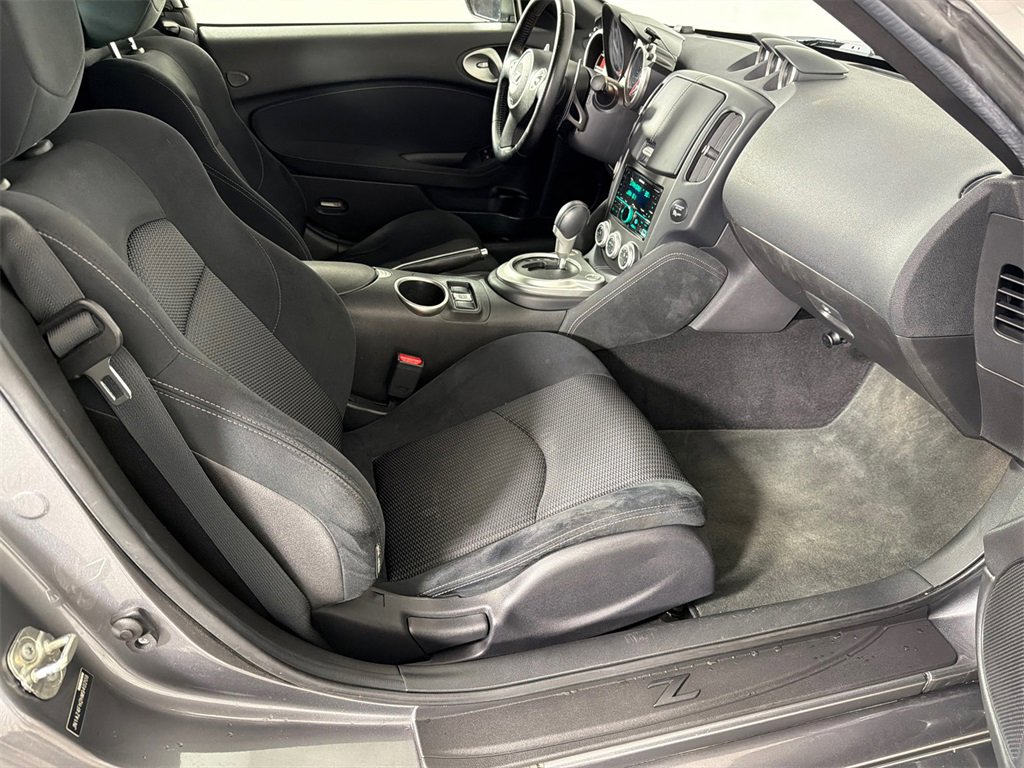 Used 2017 Nissan 370Z Roadster image 13