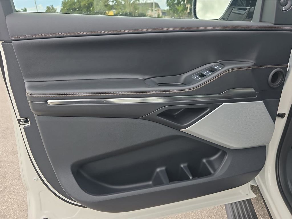 New 2025 Lincoln Navigator L Black Label image 13