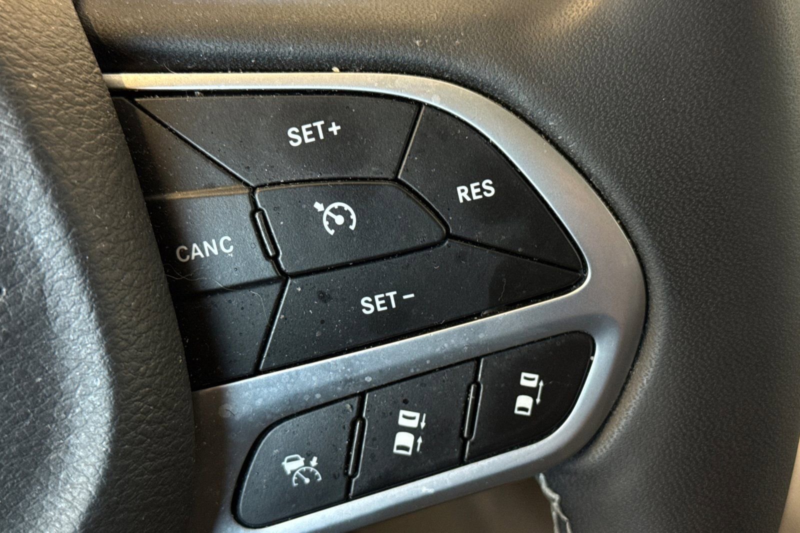 Used 2023 Chrysler Pacifica Limited w/ Uconnect Theater Family Group AWD/4WD image 30
