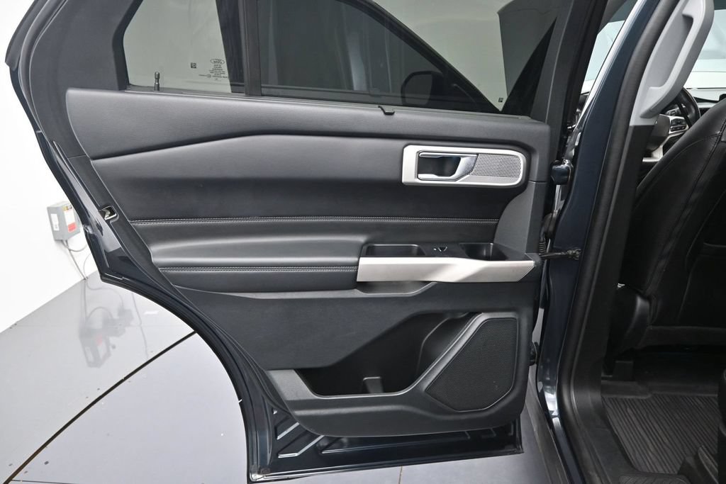 Used 2023 Ford Explorer Limited w/ Equipment Group 301A RWD image 17