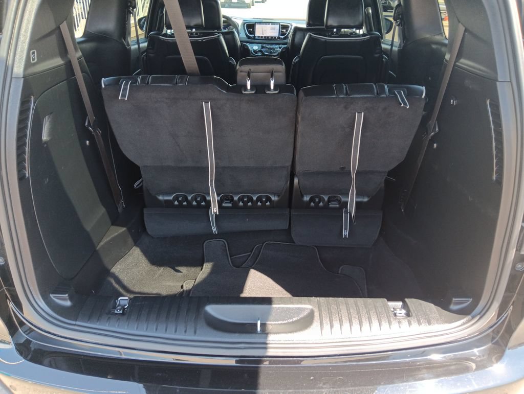 Used 2026 Chrysler Pacifica Limited FWD image 23