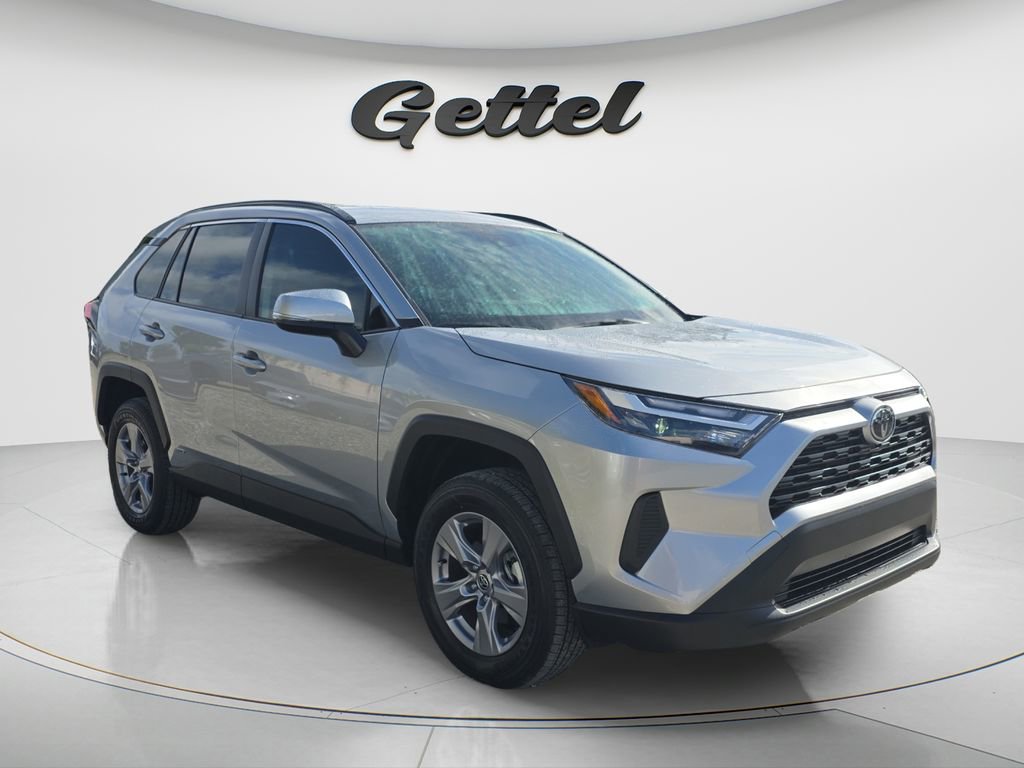 Used 2025 Toyota RAV4 XLE image 2