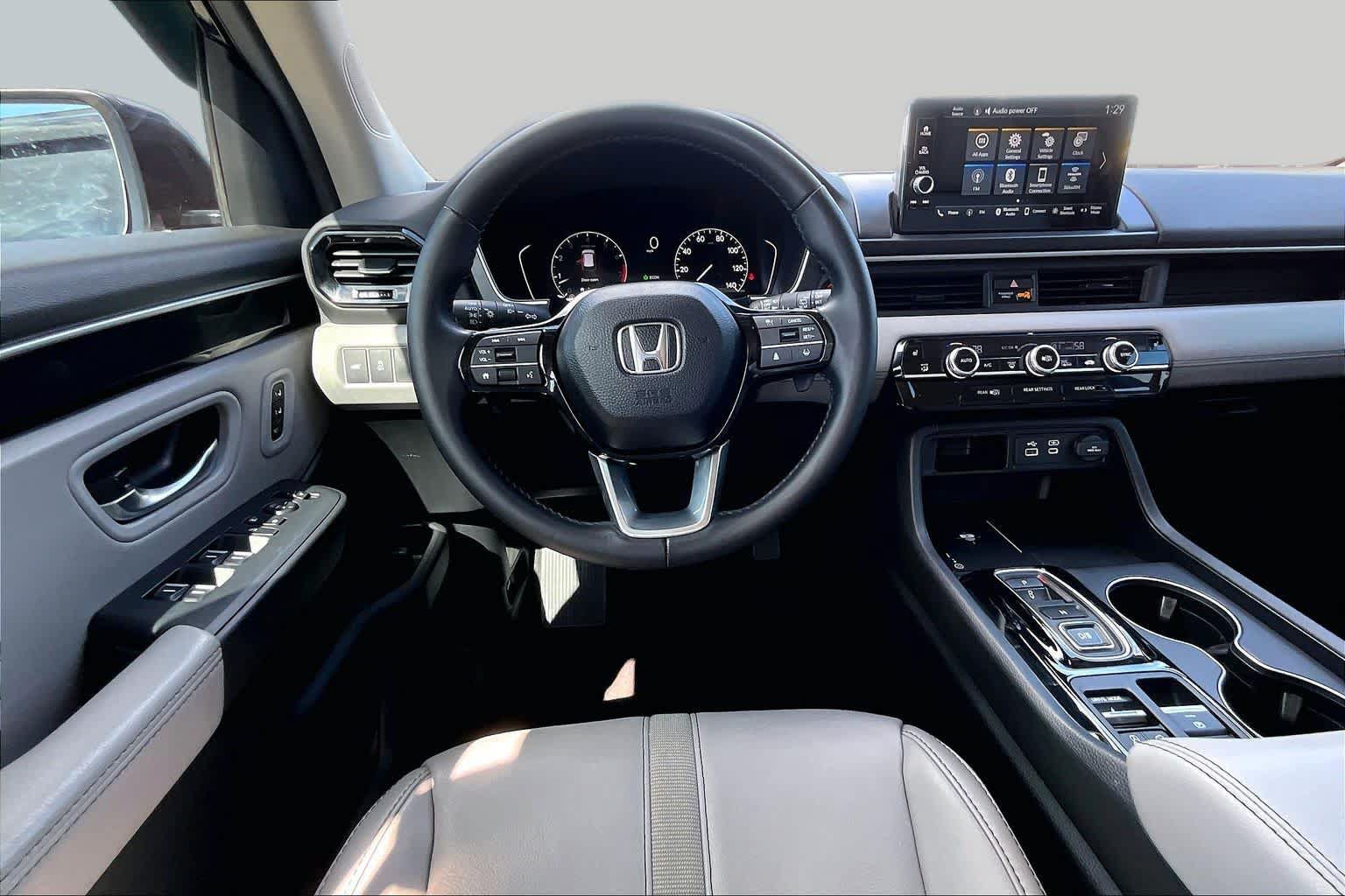 Used 2025 Honda Pilot EX-L image 6