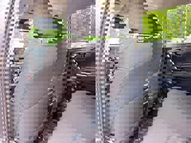 Used 2021 Toyota RAV4 LE AWD/4WD image 13