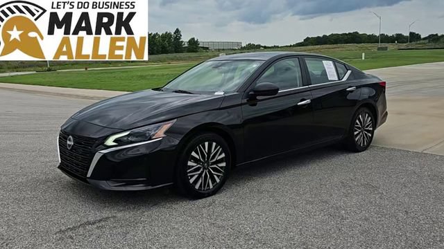 Used 2025 Nissan Altima 2.5 SV FWD image 4