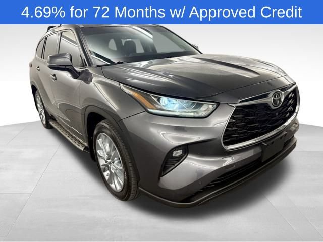 Used 2021 Toyota Highlander Limited image 1