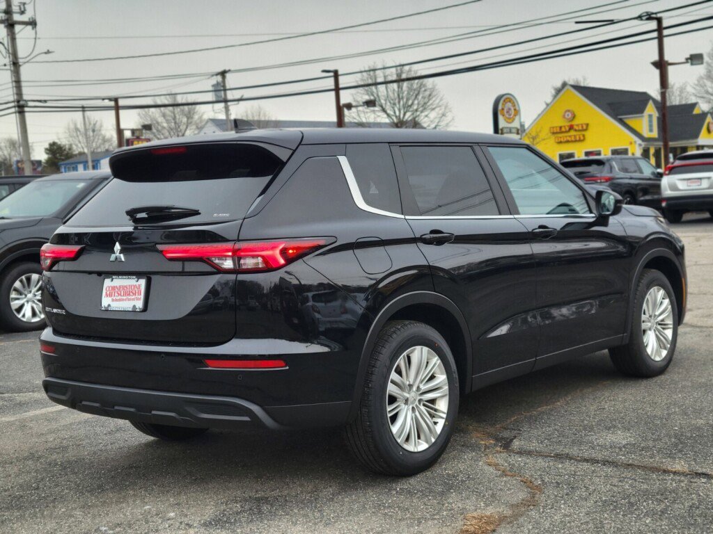 Used 2022 Mitsubishi Outlander ES image 5