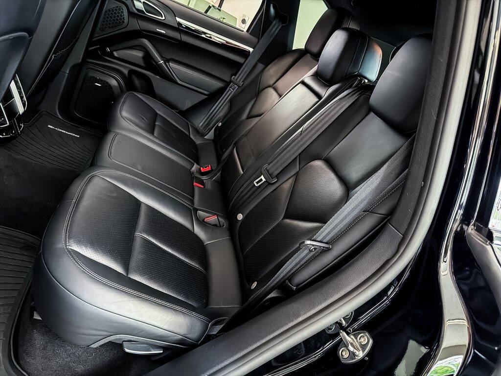 Used 2014 Porsche Cayenne Diesel AWD/4WD image 22