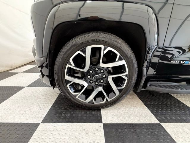 Used 2025 Chevrolet Silverado EV RST image 11