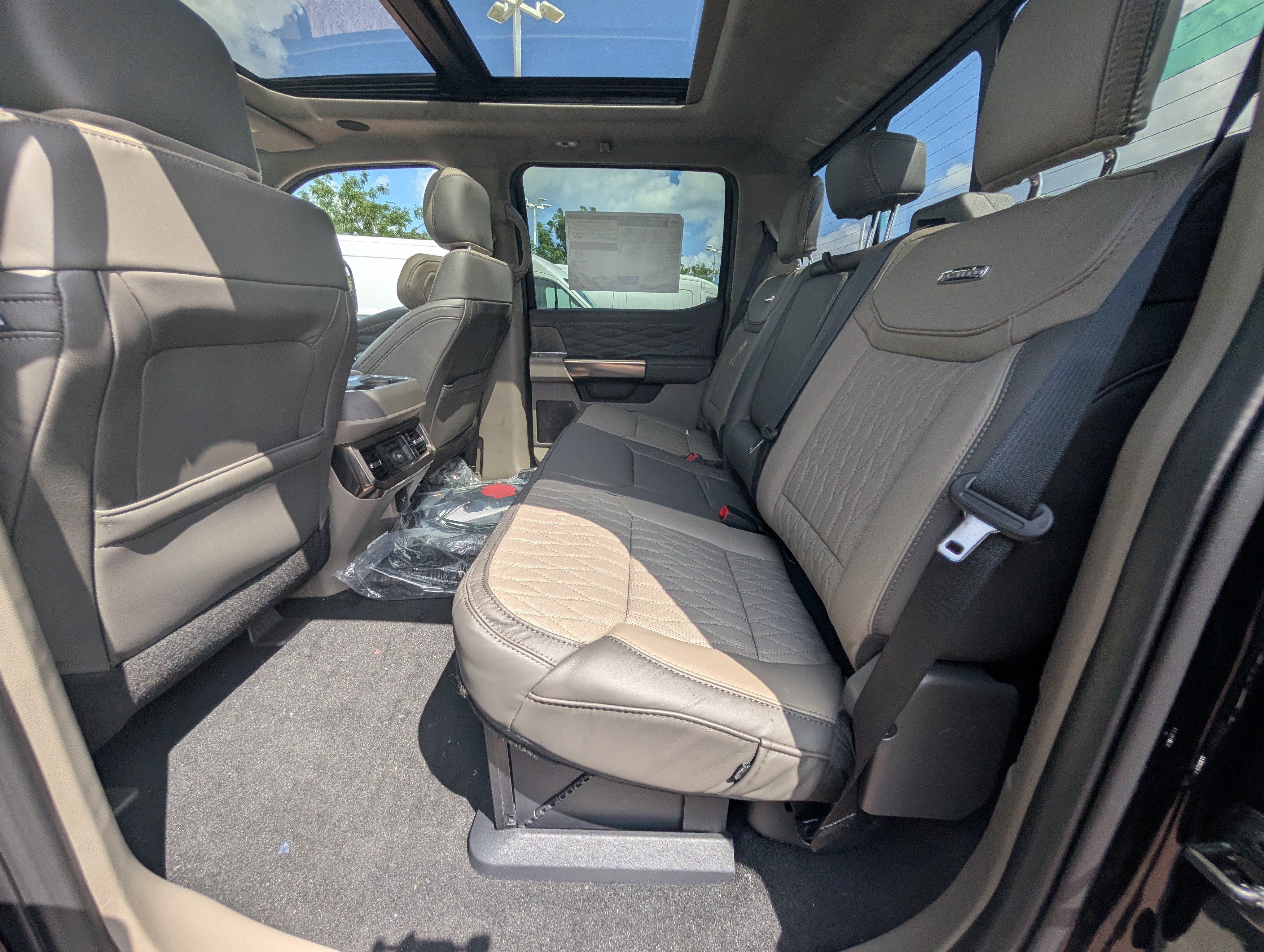 New 2026 Ford F250 Platinum w/ Platinum Plus Package AWD/4WD image 10