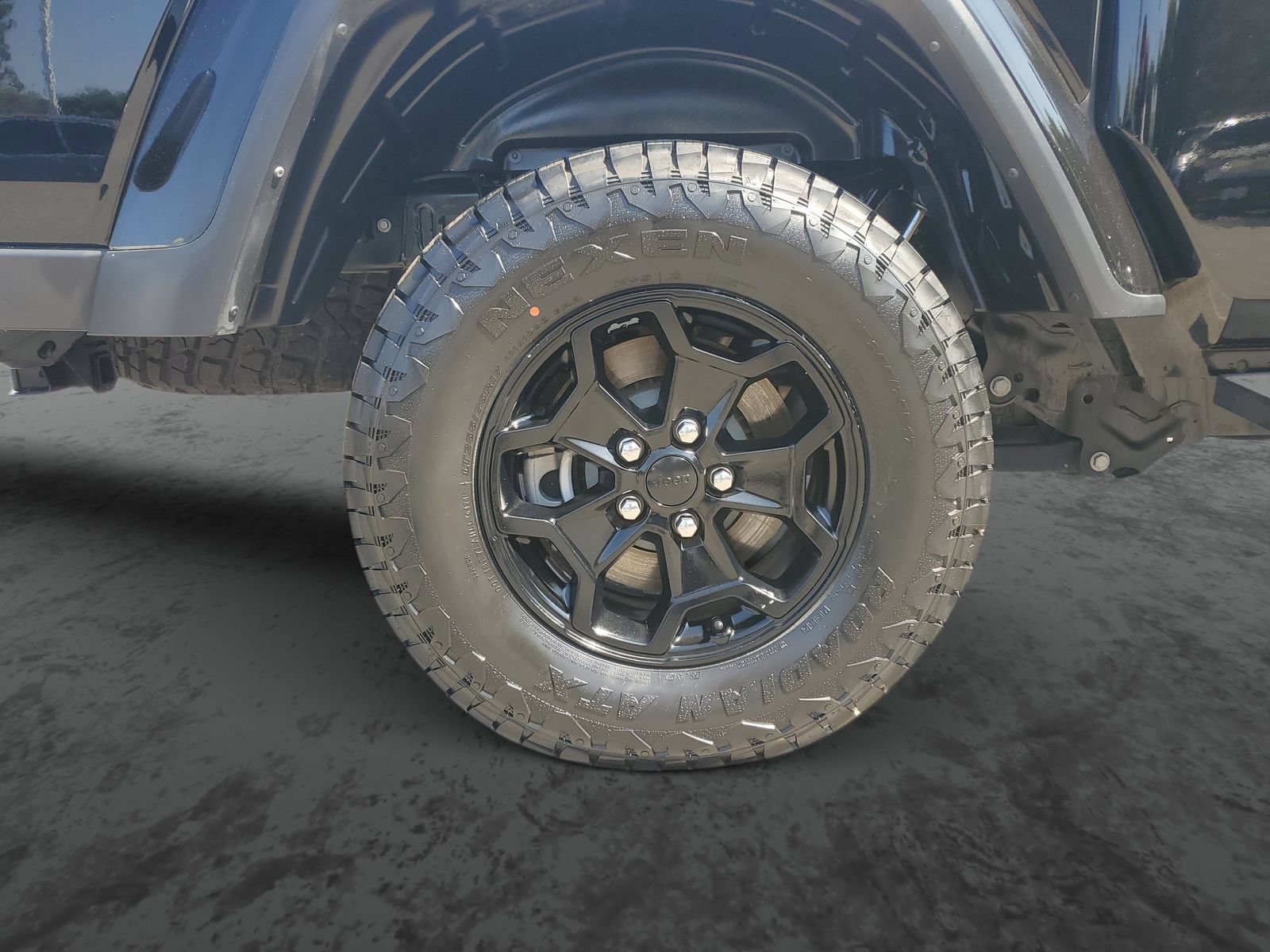 Used 2023 Jeep Gladiator Sport AWD/4WD image 5