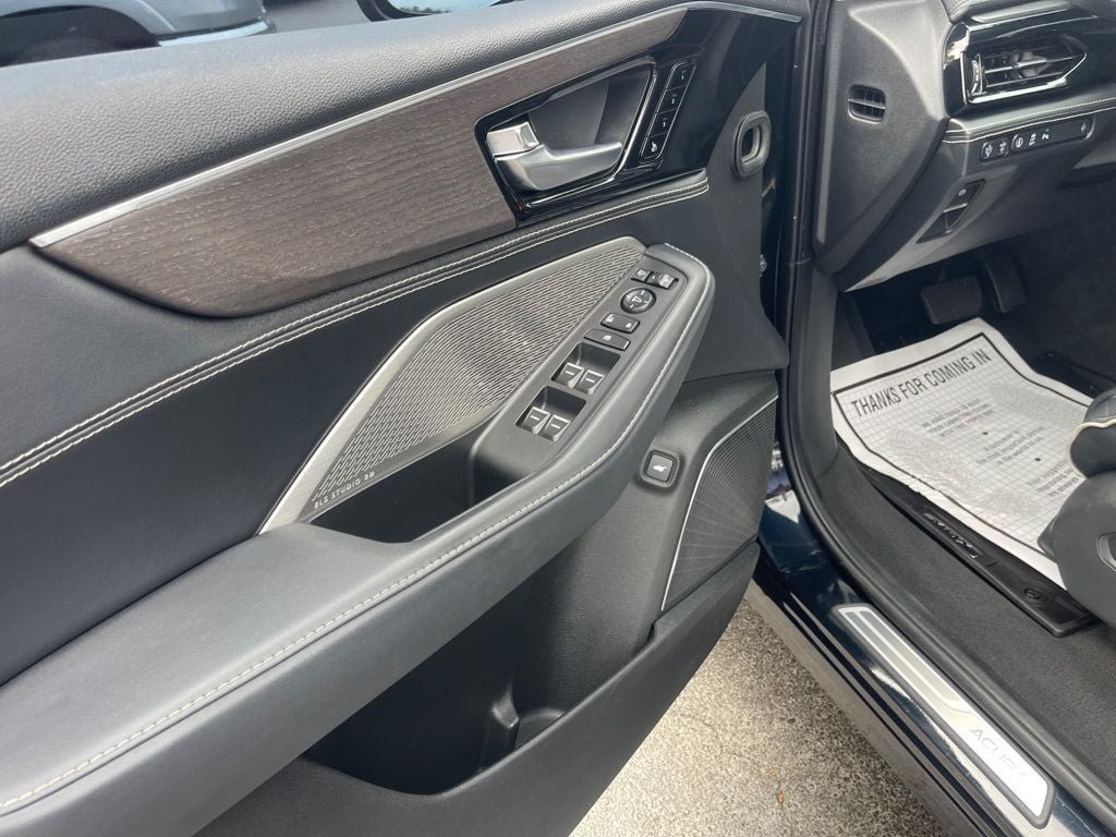 Used 2022 Acura MDX w/ Advance Package AWD/4WD image 11