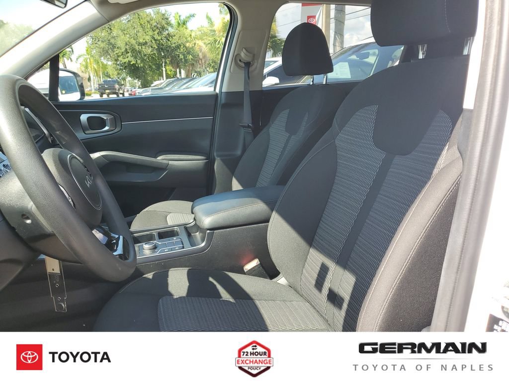 Used 2023 Kia Sorento LX AWD/4WD image 19