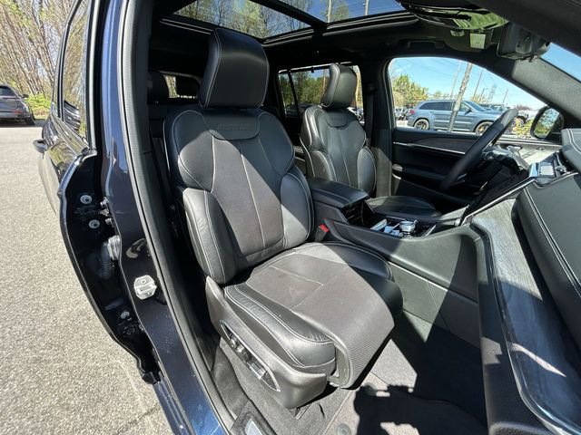 Used 2024 Jeep Grand Cherokee L Overland w/ Luxury Tech Group IV AWD/4WD image 26