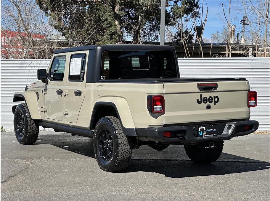 Used 2022 Jeep Gladiator Sport image 12