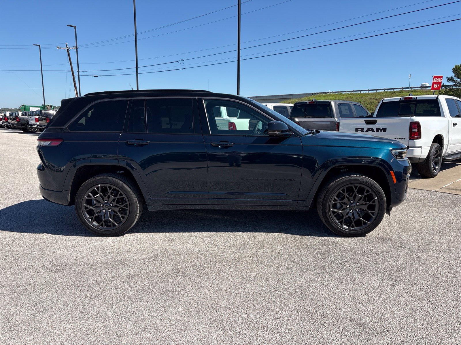 New 2027 Jeep Grand Cherokee Summit w/ Adv Protech Group IV AWD/4WD image 7