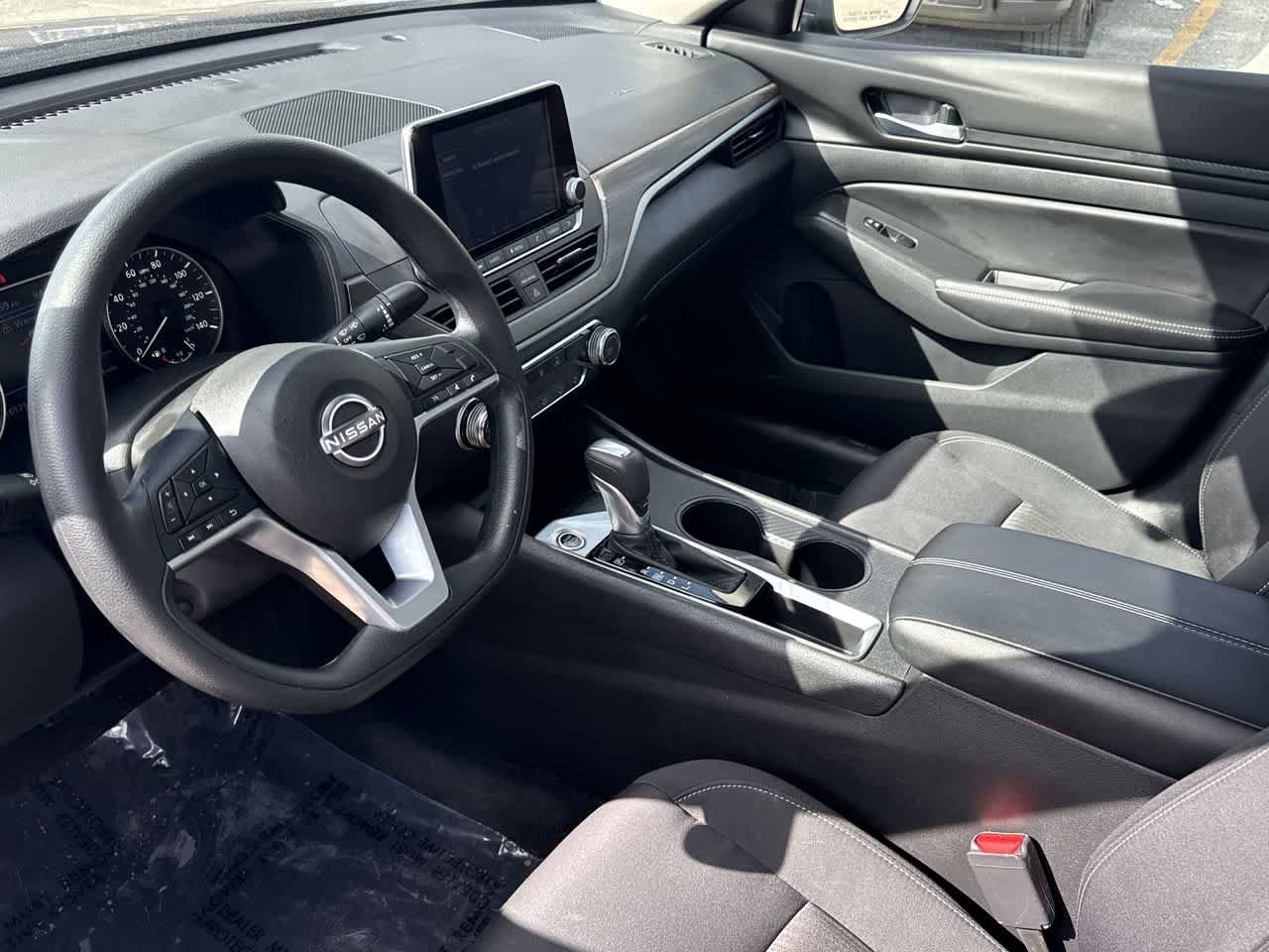 Used 2025 Nissan Altima 2.5 SV FWD image 13
