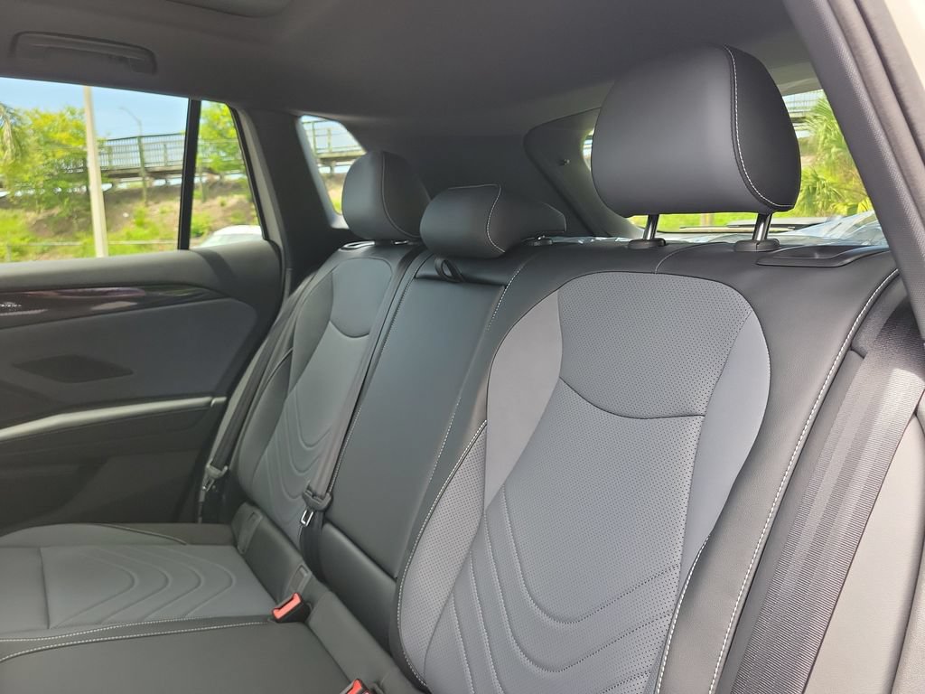 New 2026 Volkswagen Tiguan SE R-Line FWD image 8