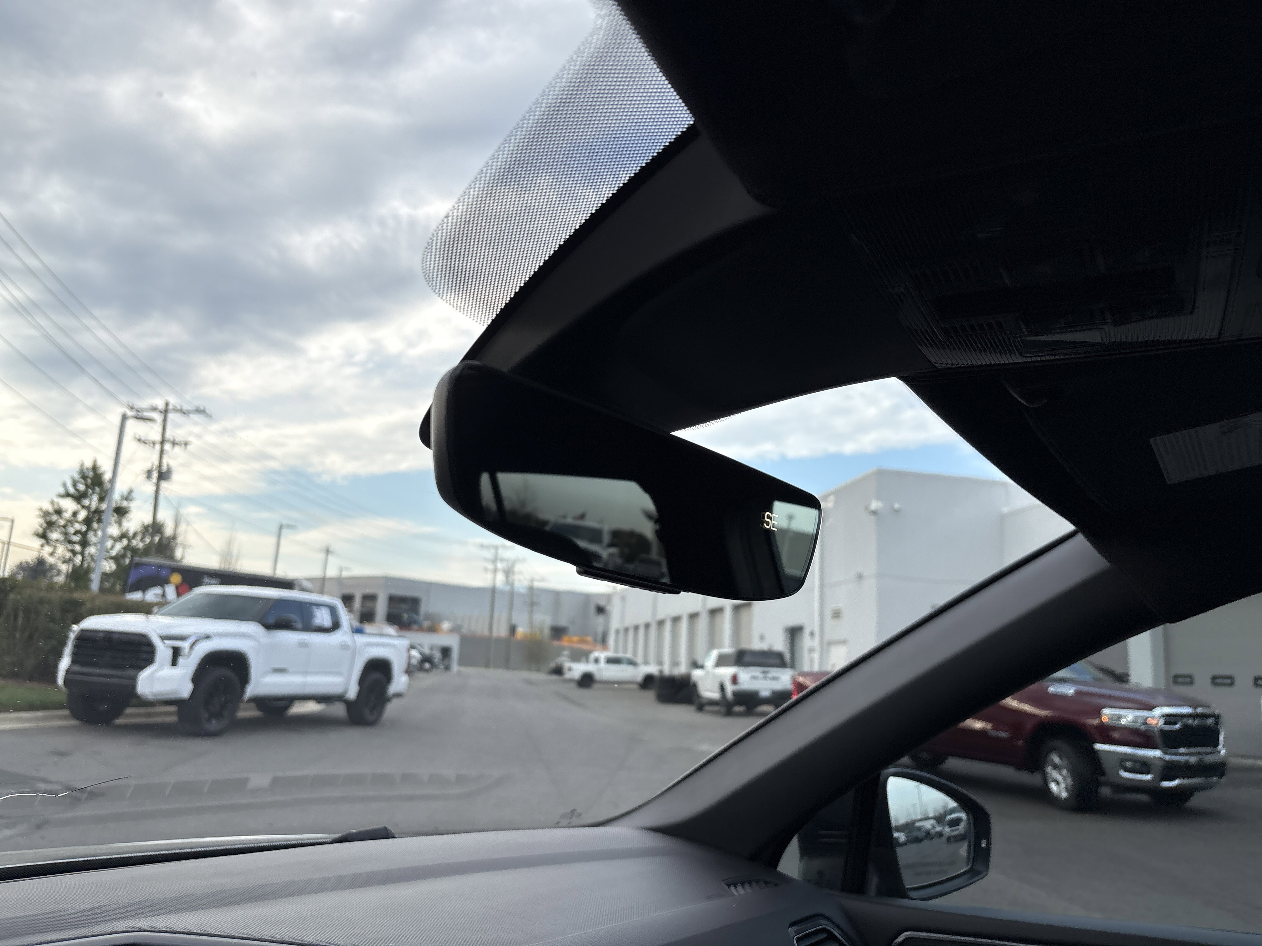 Used 2023 Volkswagen Tiguan SE R-Line image 27