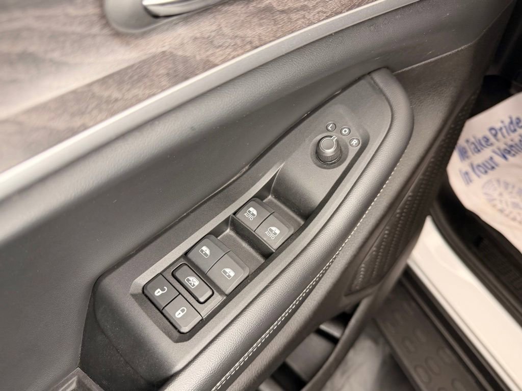 Used 2024 Jeep Grand Cherokee Limited w/ Luxury Tech Group II AWD/4WD image 4