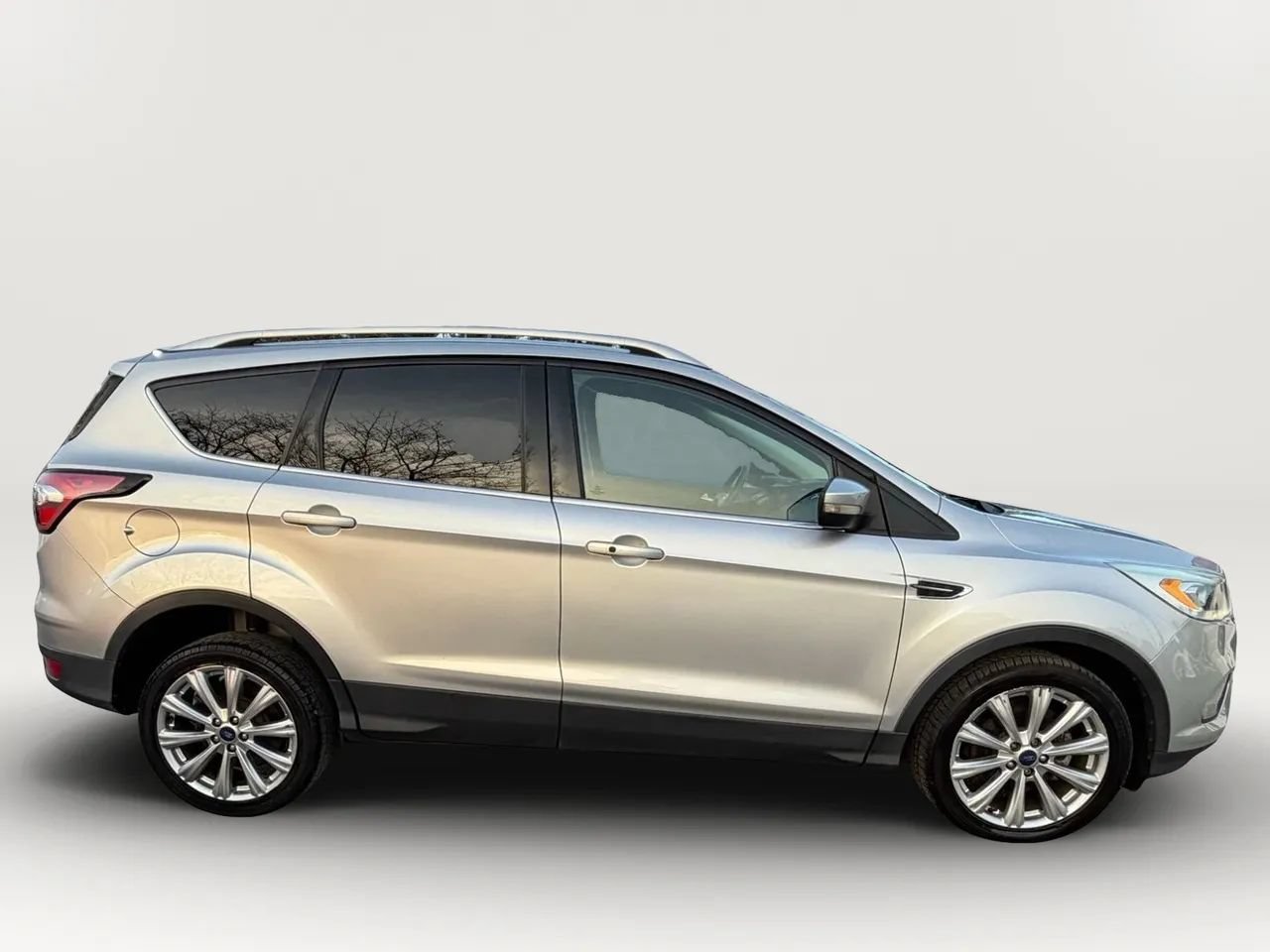 Used 2017 Ford Escape Titanium FWD image 2