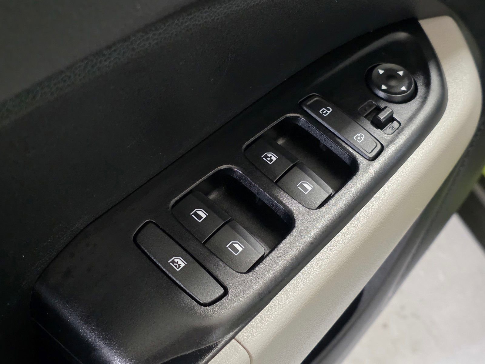 Certified 2023 Hyundai Venue SEL image 21