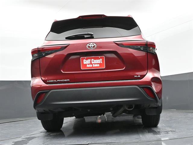 Certified 2024 Toyota Highlander XLE image 38