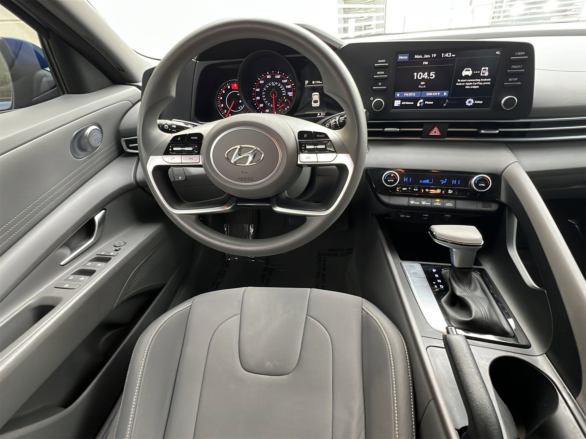 Used 2023 Hyundai Elantra SEL image 11